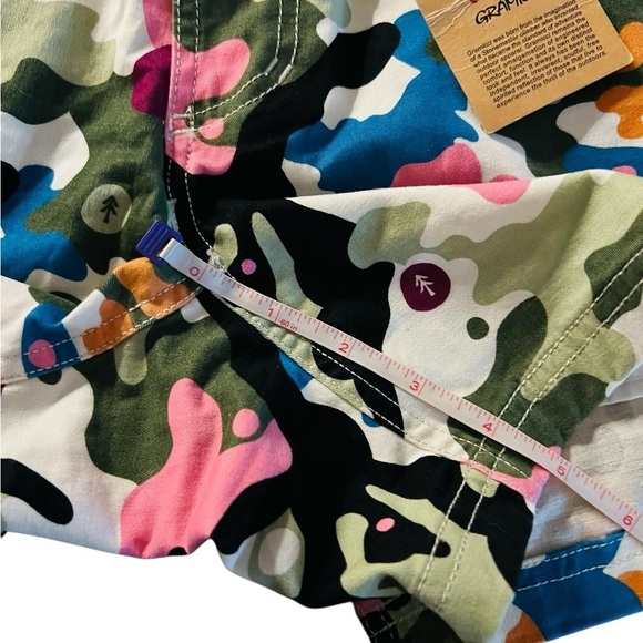 GRAMICCI WOMEN’S MULTI COLOR CAMO SHORTS SIZE SMALL NWT - Picture 3 of 15